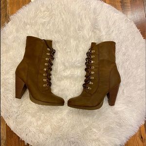 🌻 Elle lace up faux fur heeled boots